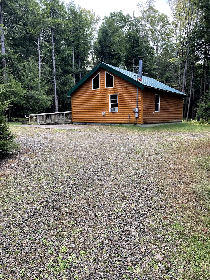 Wheelchair Accessible Glamping Cabin near Cook Forest State Park, Pennsylvania