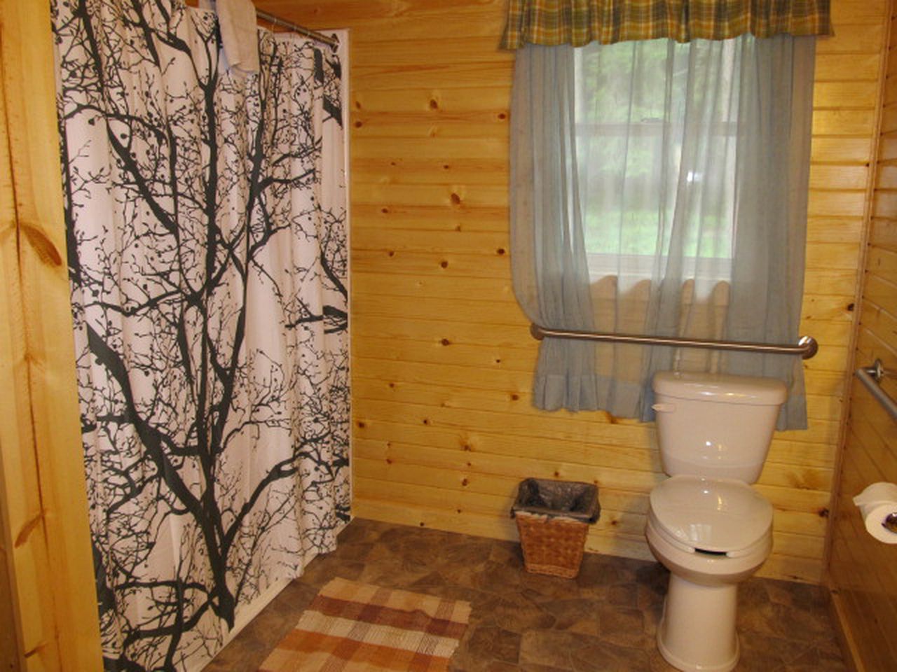 Wheelchair Accessible Glamping Cabin near Cook Forest State Park, Pennsylvania