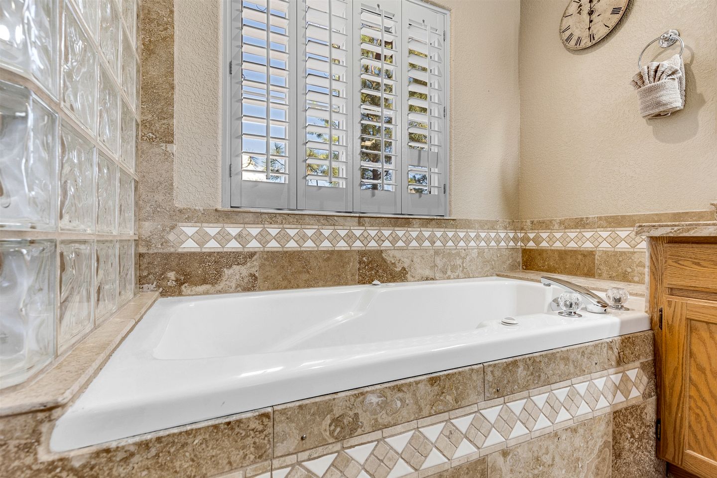 Beautiful Vacation Rental with Golf Club Fairway Views from the Spacious Deck in Flagstaff, Arizona