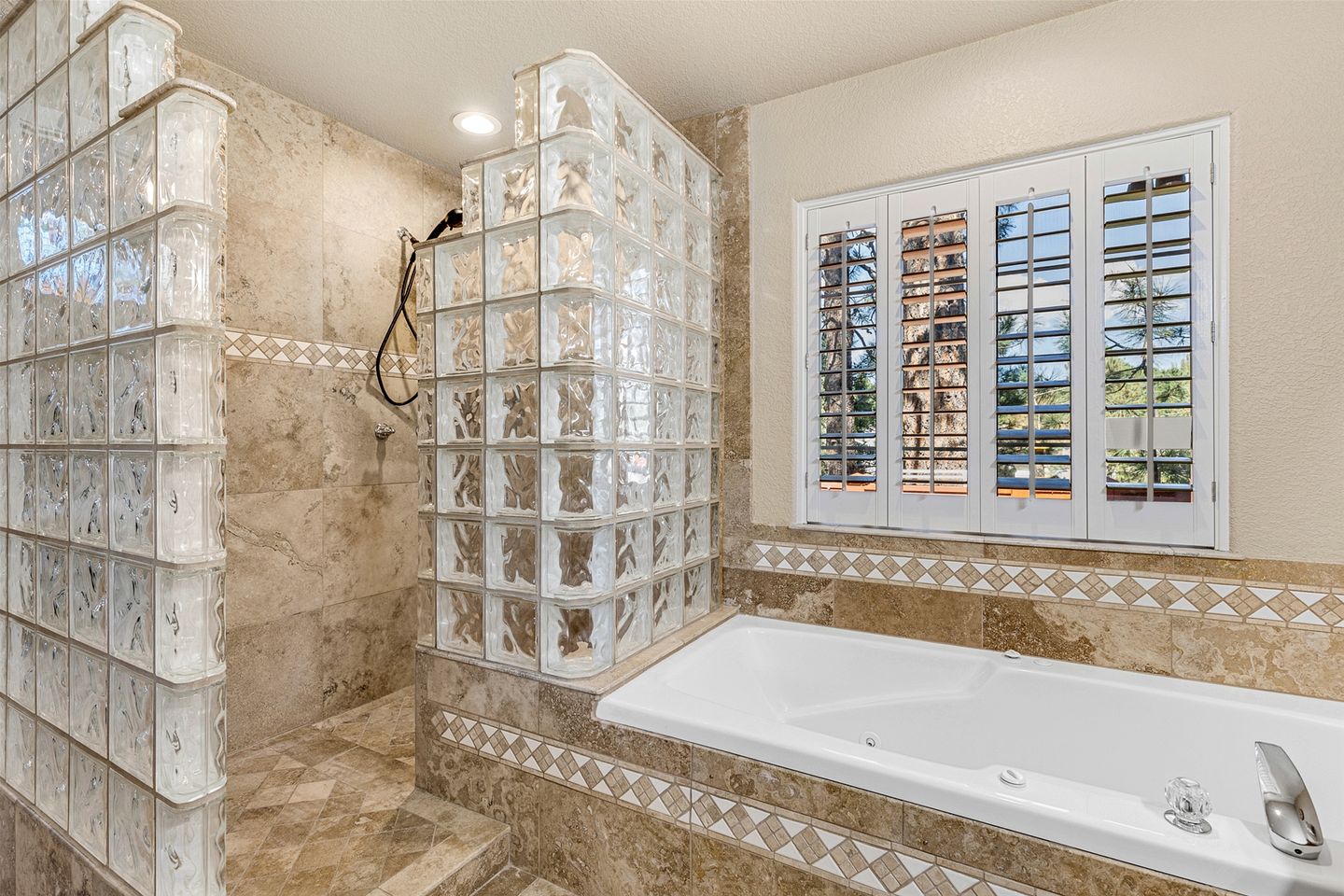 Beautiful Vacation Rental with Golf Club Fairway Views from the Spacious Deck in Flagstaff, Arizona