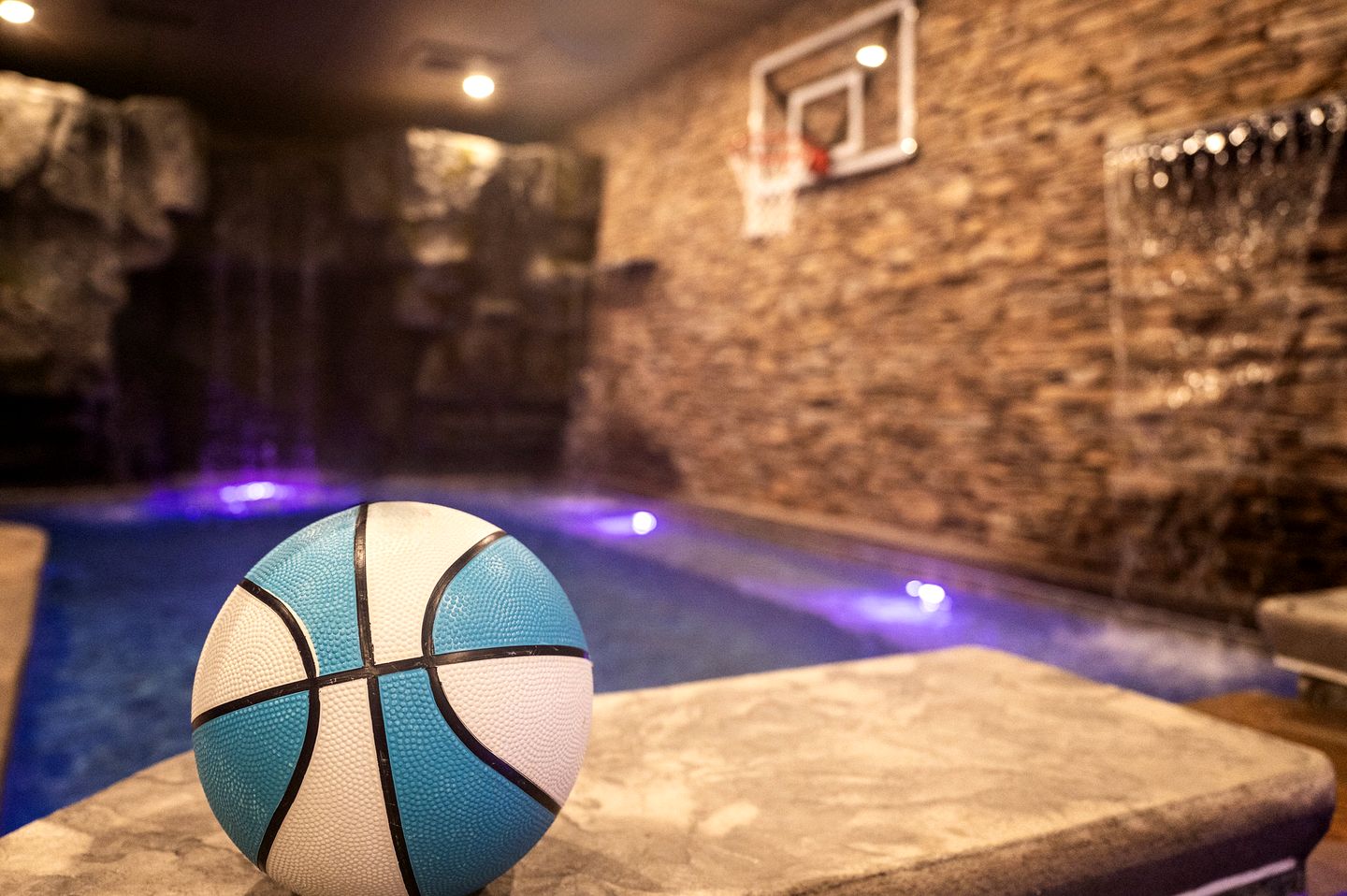 Luxurious Cabin with Game Room and Hot-tub in Sevierville, Tennessee