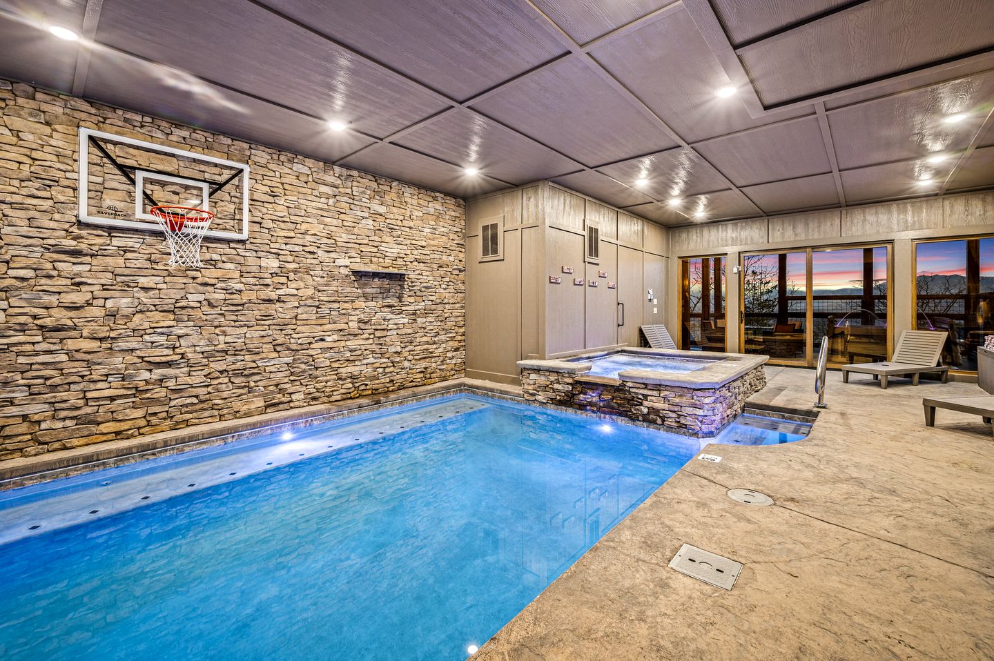 Luxurious Cabin with Game Room and Hot-tub in Sevierville, Tennessee
