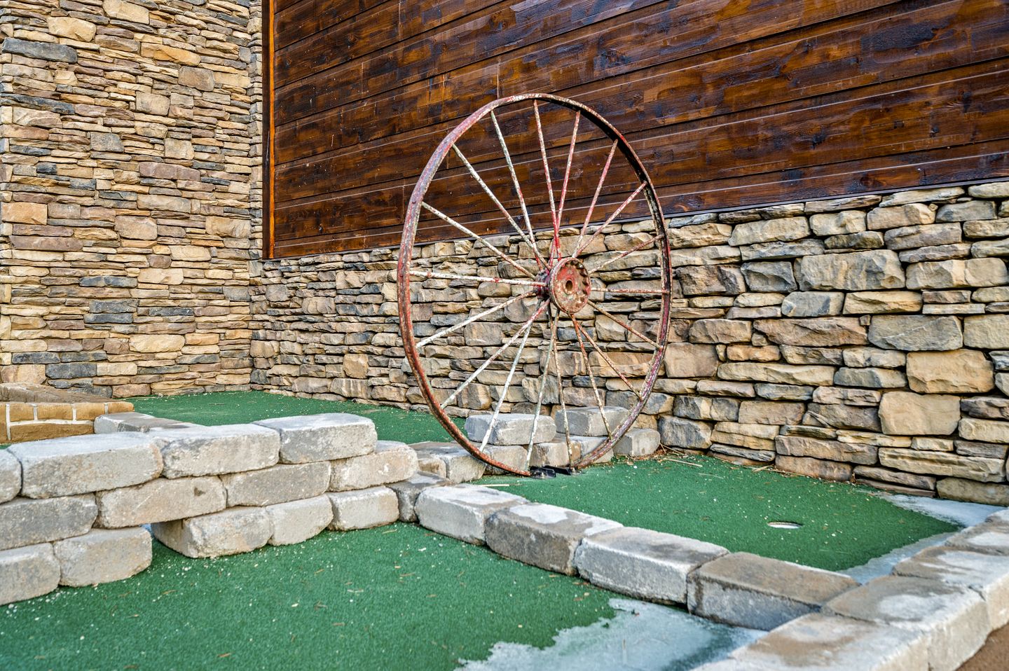 Luxurious Cabin with Game Room and Hot-tub in Sevierville, Tennessee