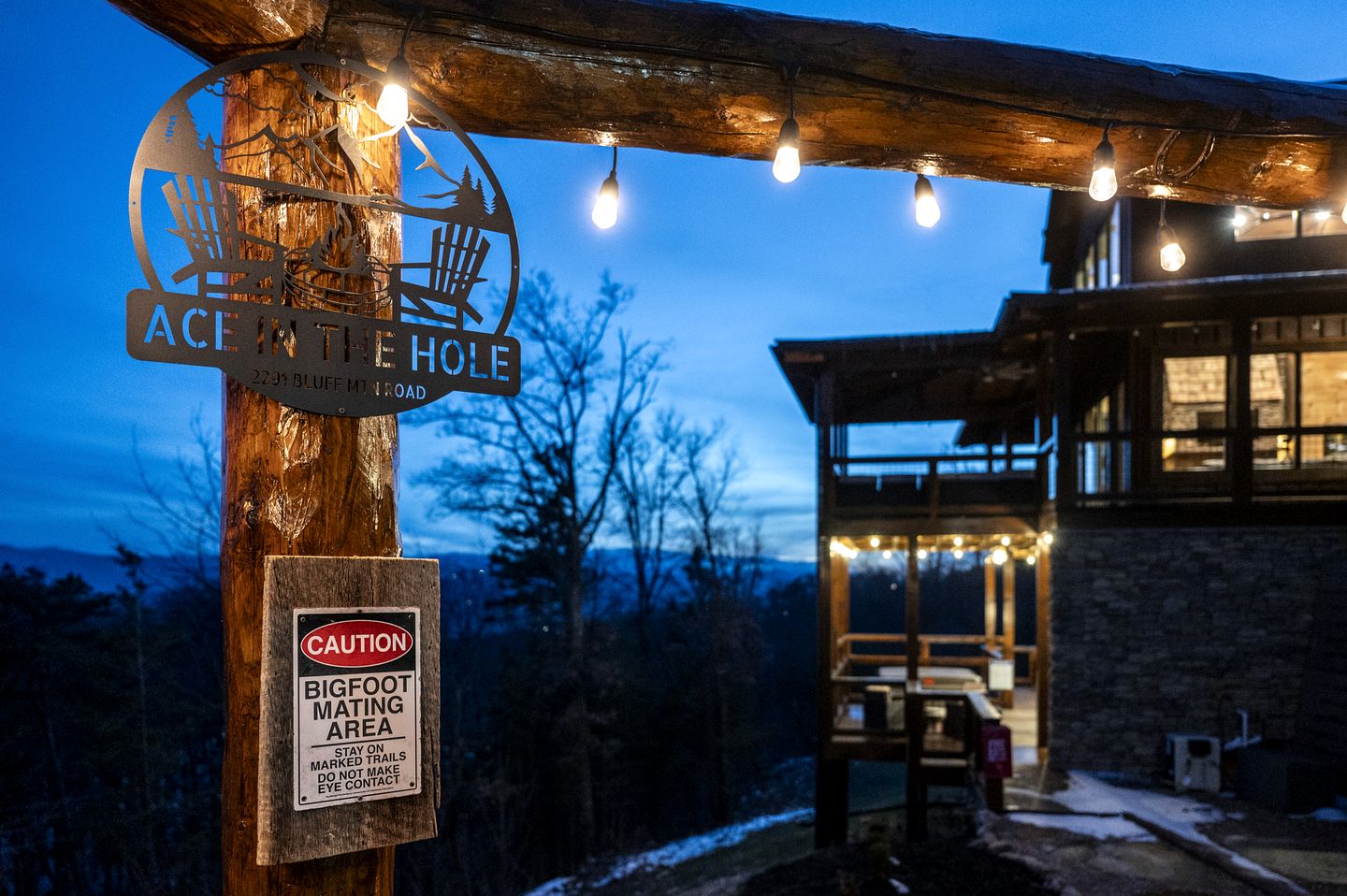 Luxurious Cabin with Game Room and Hot-tub in Sevierville, Tennessee