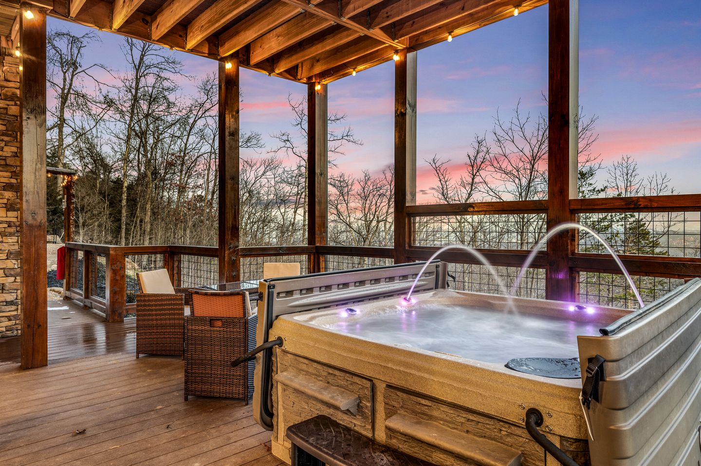 Luxurious Cabin with Game Room and Hot-tub in Sevierville, Tennessee