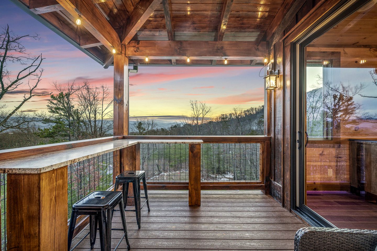 Luxurious Cabin with Game Room and Hot-tub in Sevierville, Tennessee