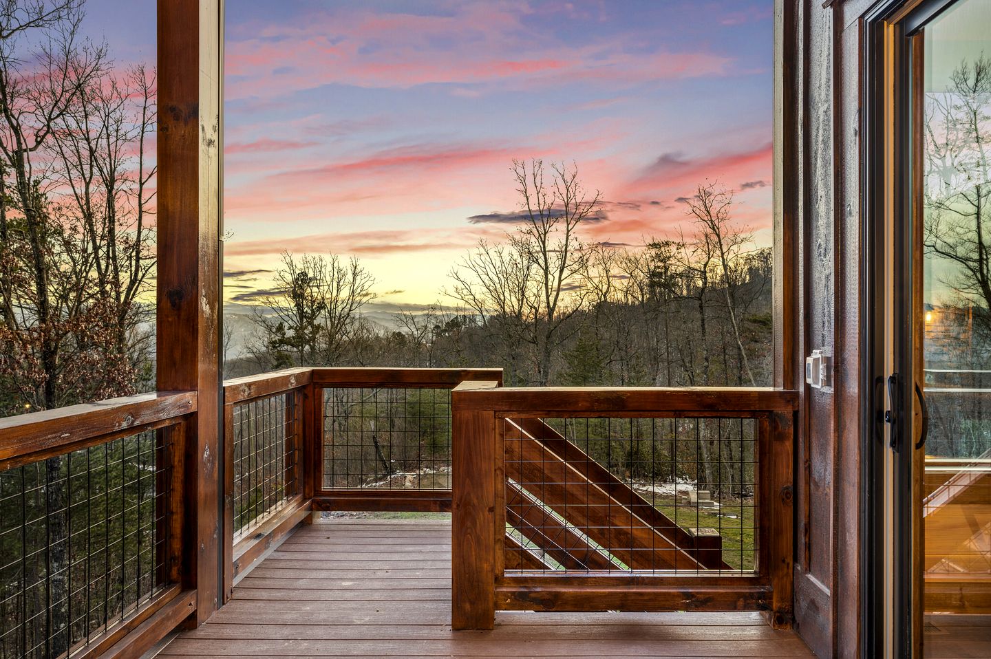 Luxurious Cabin with Game Room and Hot-tub in Sevierville, Tennessee