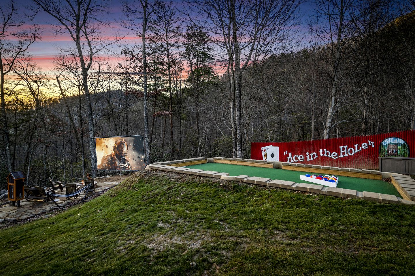 Luxurious Cabin with Game Room and Hot-tub in Sevierville, Tennessee