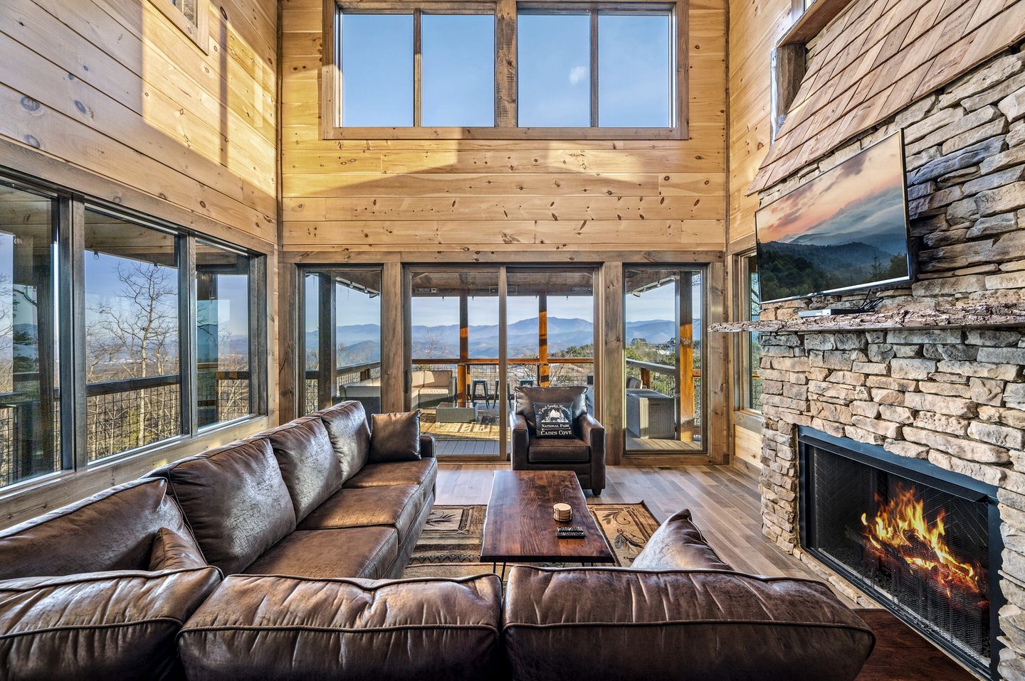 Luxurious Cabin with Game Room and Hot-tub in Sevierville, Tennessee