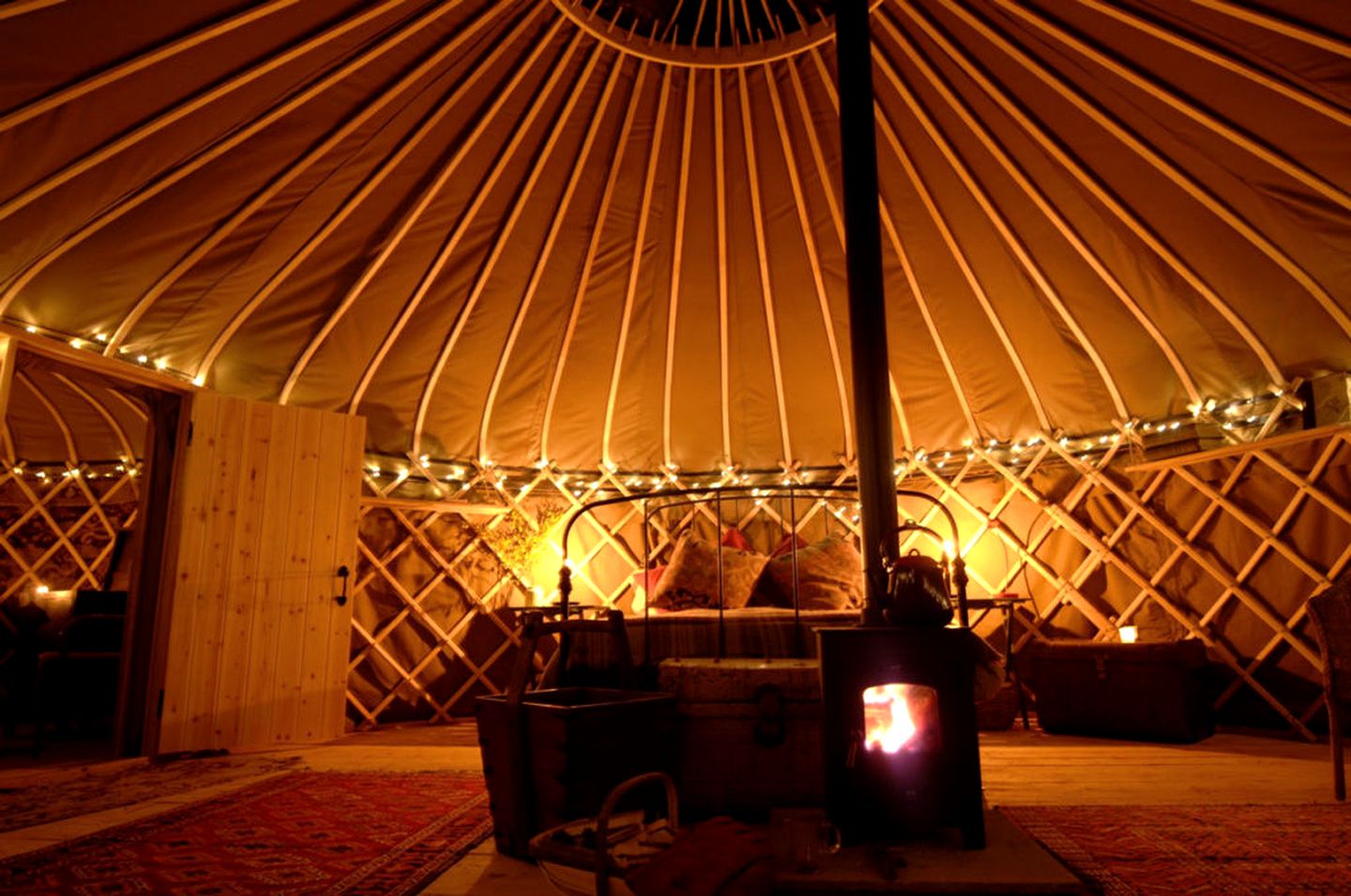 Romantic Yurt Rental with Clawfoot Bathtub in South Downs National Park, East Hampshire