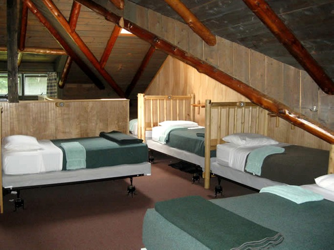 Cabins (Lake George, New York, United States)