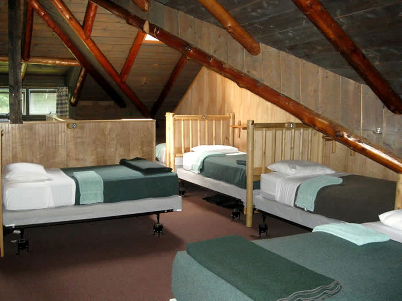 ADIRONDACK MOUNTAIN CLUB - Adirondak Loj at Heart Lake - Cabin