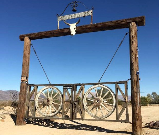 Cabins (Twentynine Palms, California, United States)