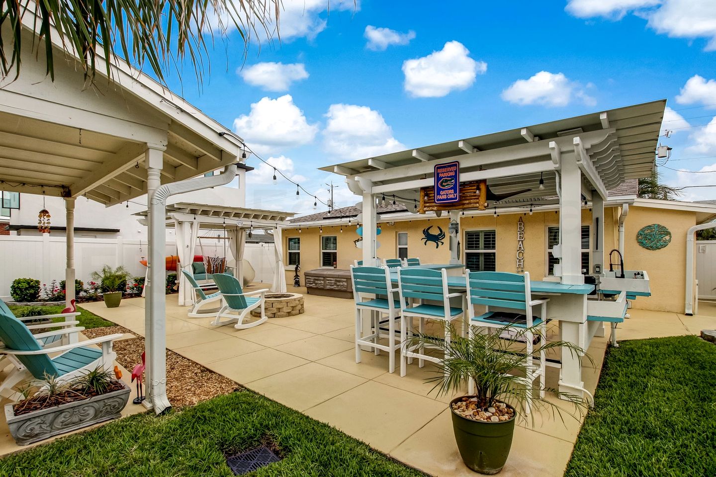 Adorable Beach Cottage with Amazing Fully Equipped Patio and Jacuzzi in Fernandina Beach, Florida