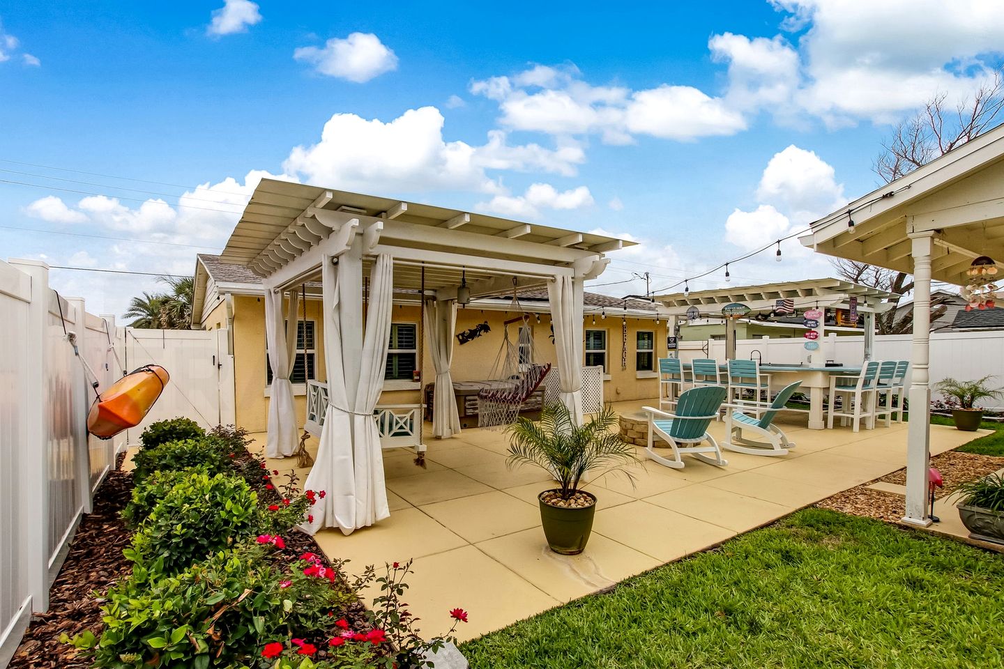 Adorable Beach Cottage with Amazing Fully Equipped Patio and Jacuzzi in Fernandina Beach, Florida