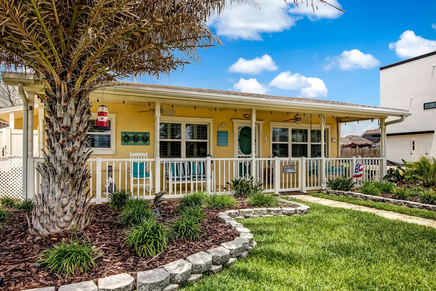 Adorable Beach Cottage with Amazing Fully Equipped Patio and Jacuzzi in Fernandina Beach, Florida