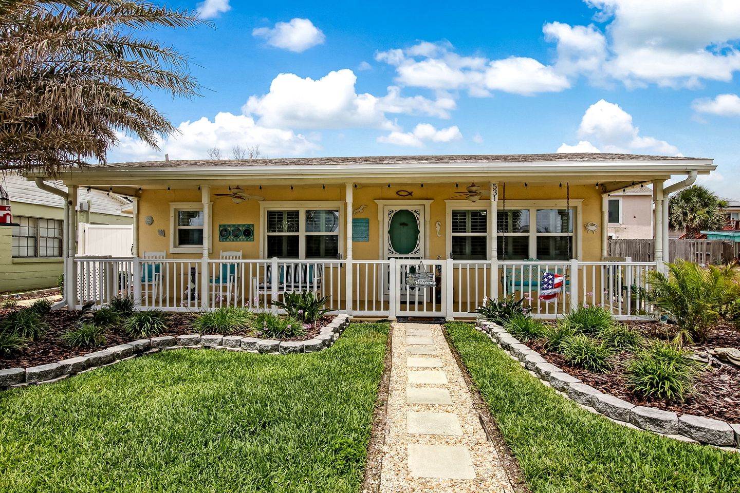 Adorable Beach Cottage with Amazing Fully Equipped Patio and Jacuzzi in Fernandina Beach, Florida