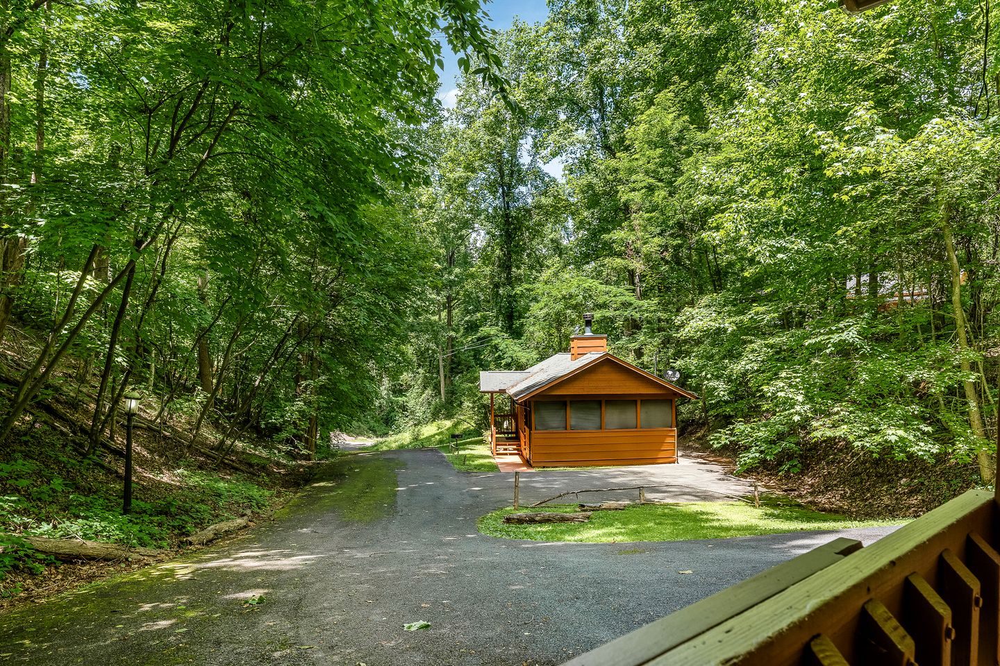Adorable Cabin with High Ceilings and Plenty of Room in Sevierville, Tennessee