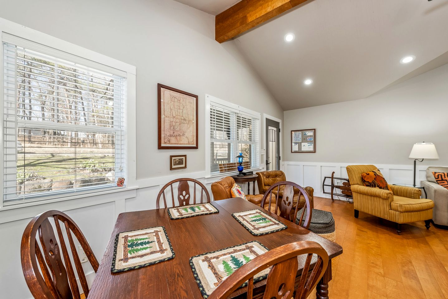Adorable Cottage with Fire Pit, Yard and Jacuzzi in Mentone, Alabama