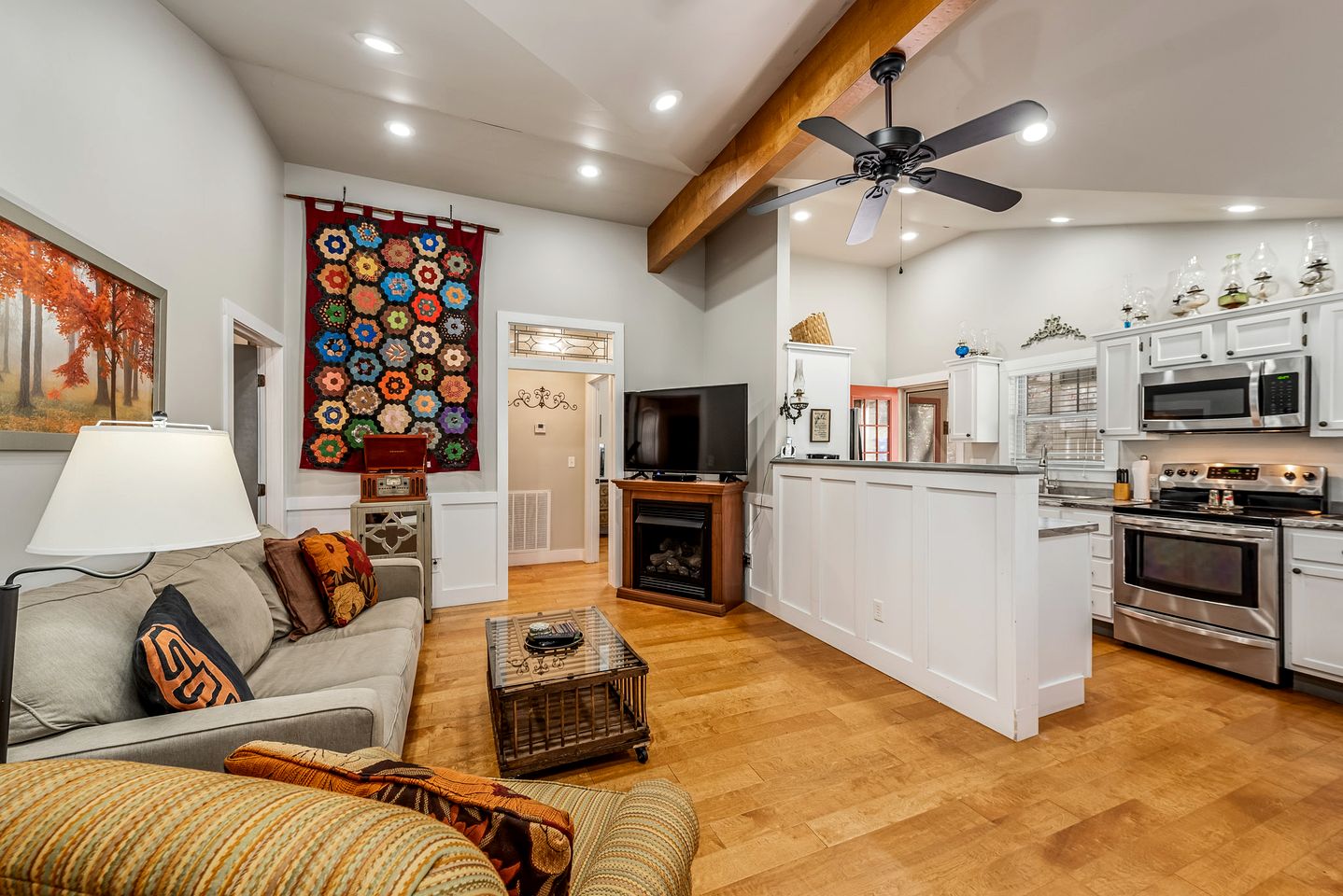 Adorable Cottage with Fire Pit, Yard and Jacuzzi in Mentone, Alabama