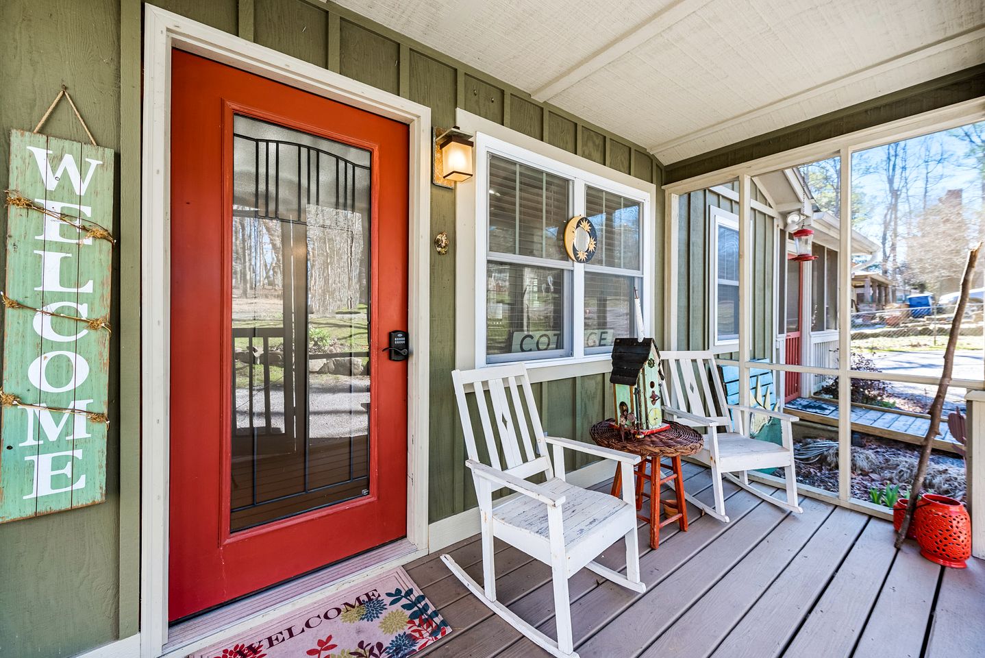 Adorable Cottage with Fire Pit, Yard and Jacuzzi in Mentone, Alabama