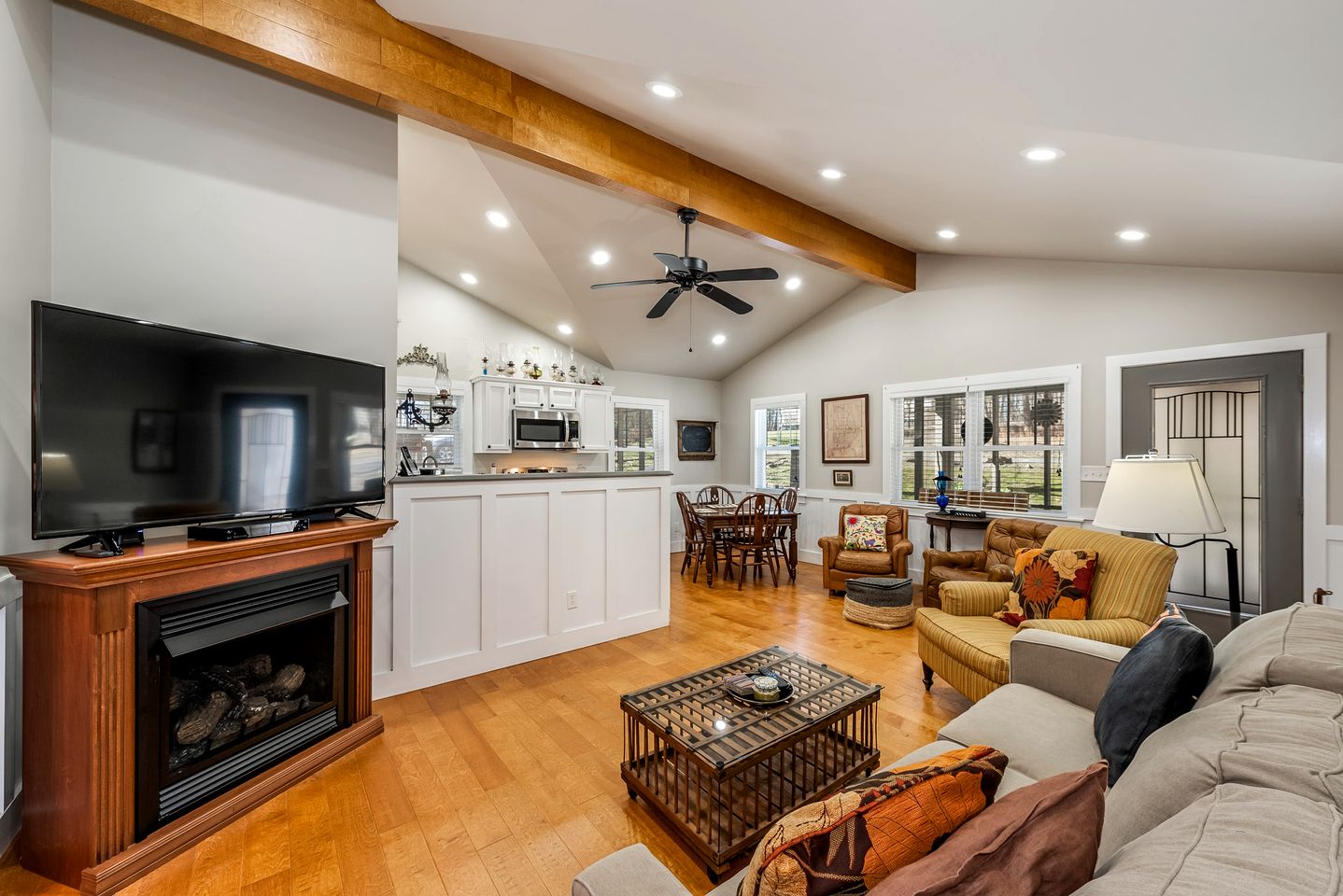 Adorable Cottage with Fire Pit, Yard and Jacuzzi in Mentone, Alabama