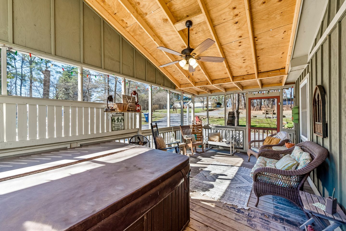Adorable Cottage with Fire Pit, Yard and Jacuzzi in Mentone, Alabama