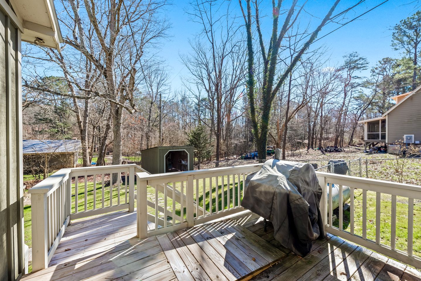 Adorable Cottage with Fire Pit, Yard and Jacuzzi in Mentone, Alabama