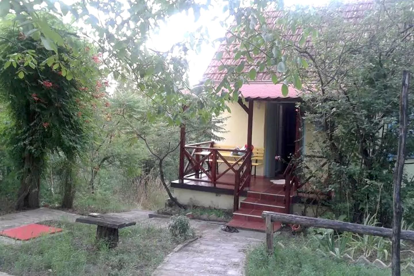 Warm and Inviting Glamping Cottage with Front Porch near Belgrade, Serbia