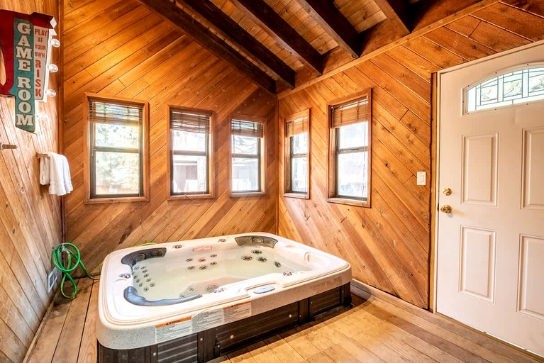 Cabins (United States of America, Big Bear Lake, California)