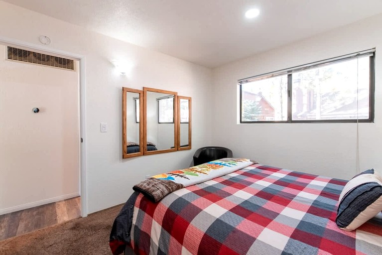 Cabins (United States of America, Big Bear Lake, California)