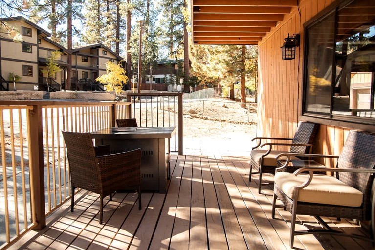 Cabins (United States of America, Big Bear Lake, California)