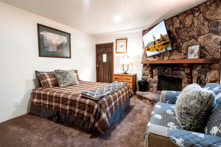 Cabins (United States of America, Big Bear Lake, California)