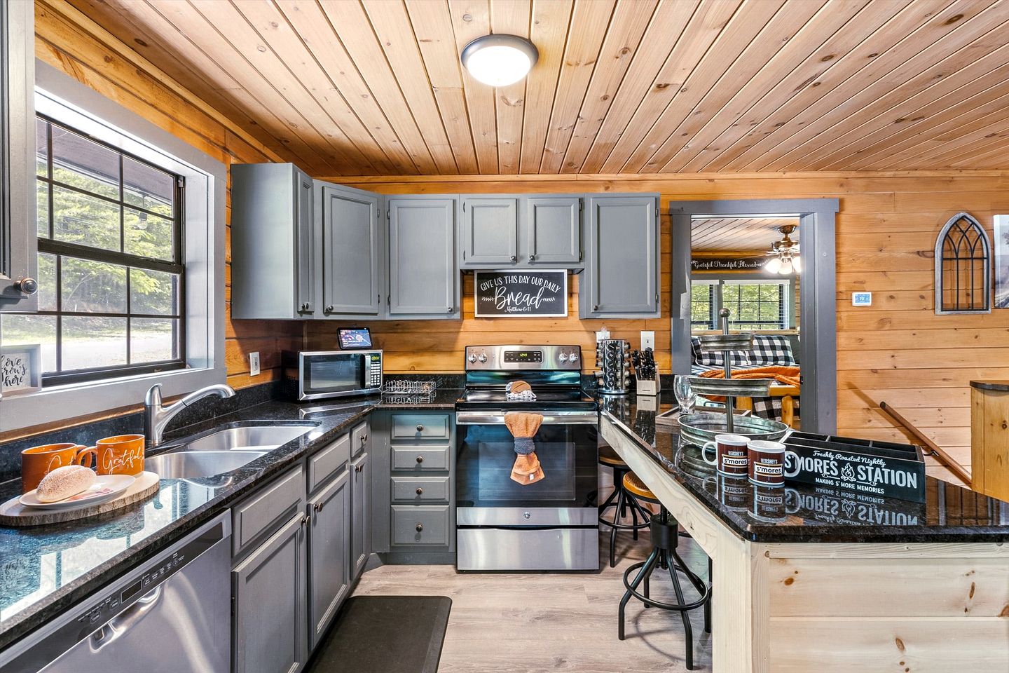 Family Friendly and Pet Friendly Retreat in the Great Smoky Mountains, Perfect for a Tennessee Getaway