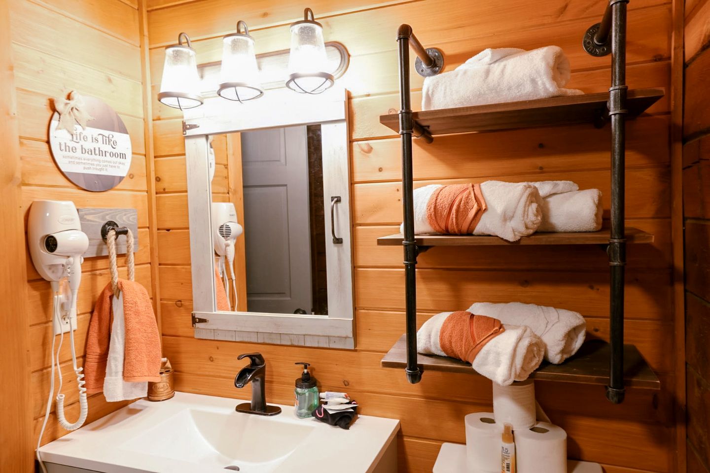 Family Friendly and Pet Friendly Retreat in the Great Smoky Mountains, Perfect for a Tennessee Getaway