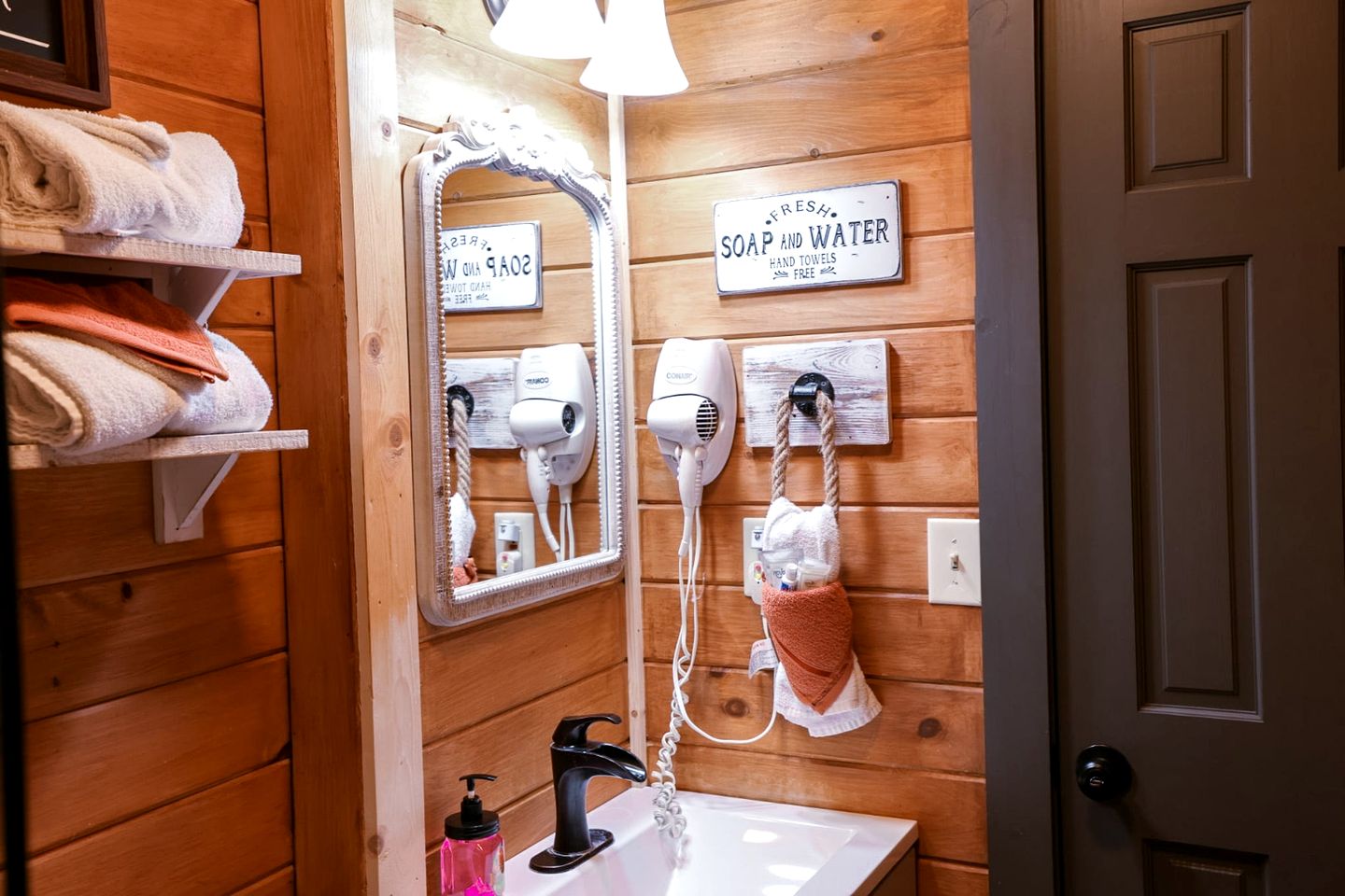 Family Friendly and Pet Friendly Retreat in the Great Smoky Mountains, Perfect for a Tennessee Getaway