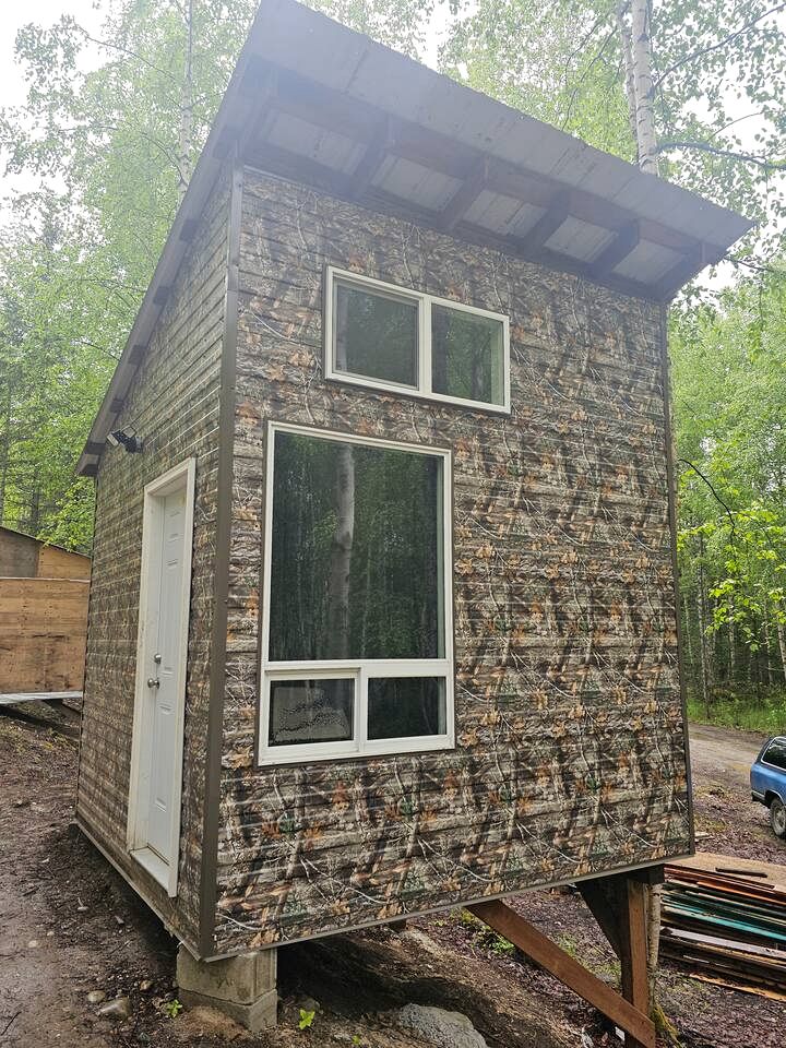 Relaxing Cabin Stay in Nature with Firepits & Kid's Playground in Houston, Alaska