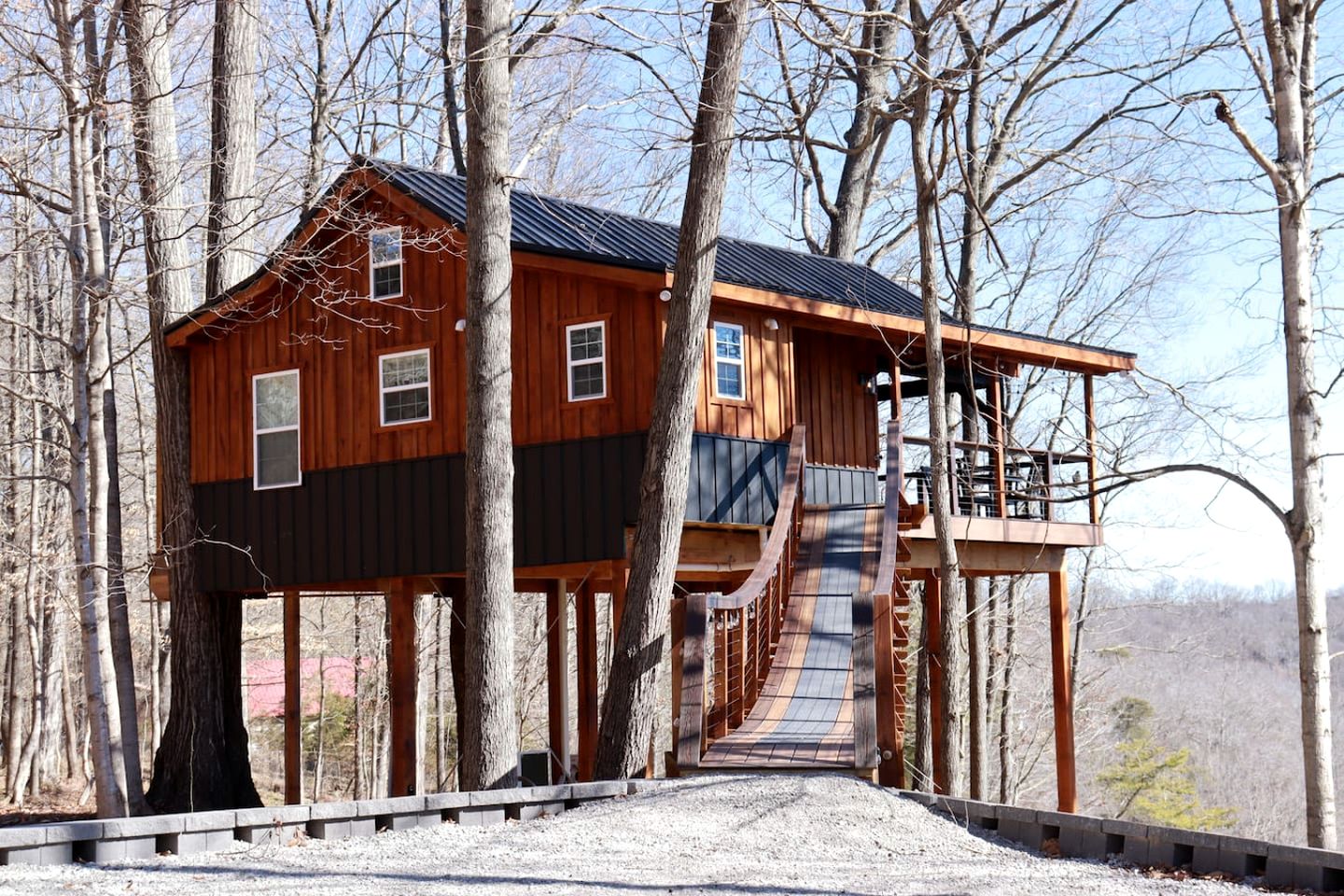 Luxury Lakeview Treehouse with Hot Tub and Private Dock Near Lake Malone, Kentucky