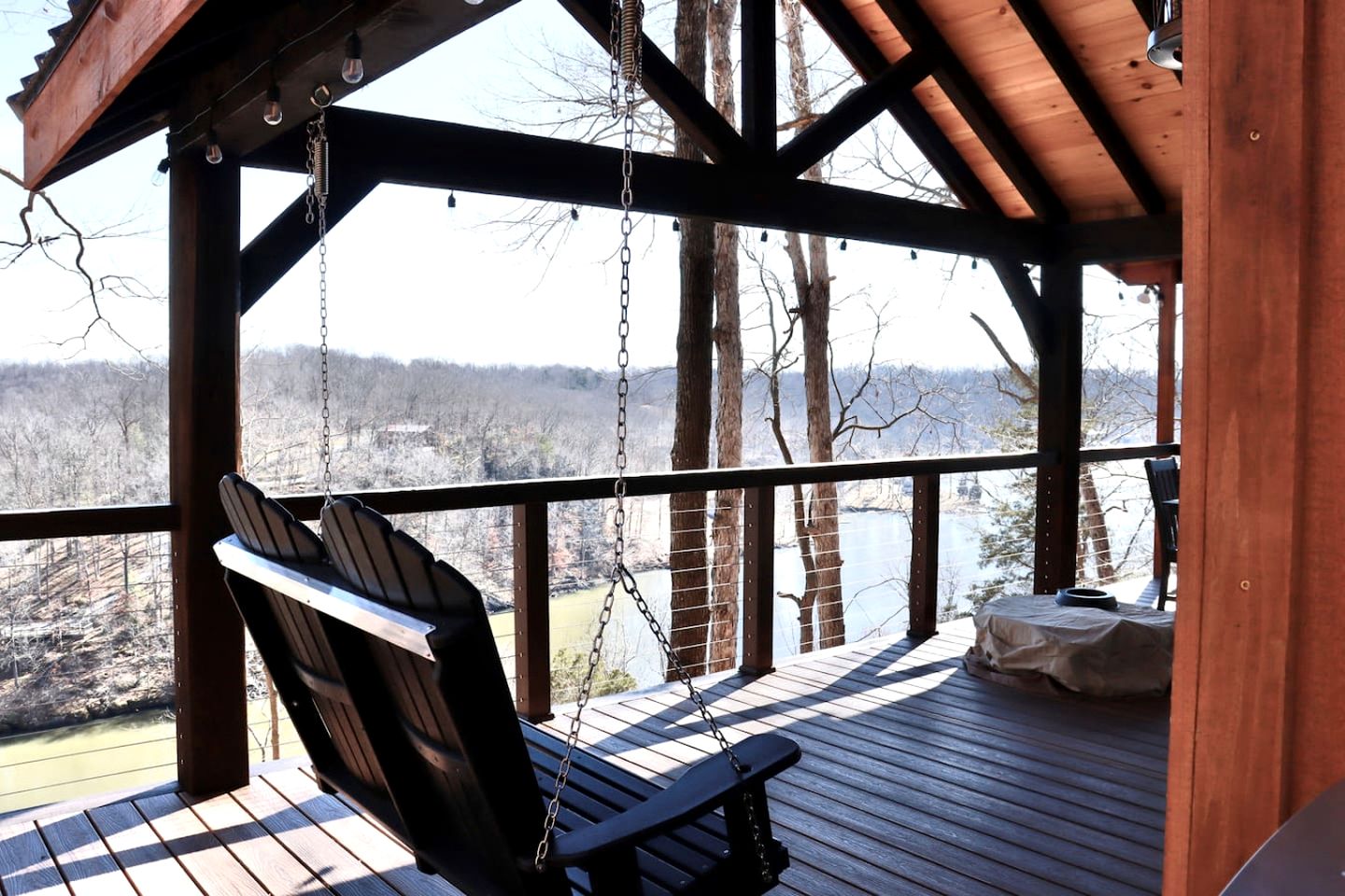 Luxury Lakeview Treehouse with Hot Tub and Private Dock Near Lake Malone, Kentucky