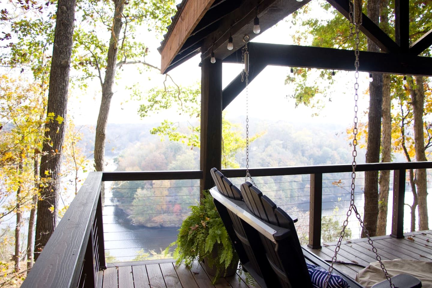 Luxury Lakeview Treehouse with Hot Tub and Private Dock Near Lake Malone, Kentucky