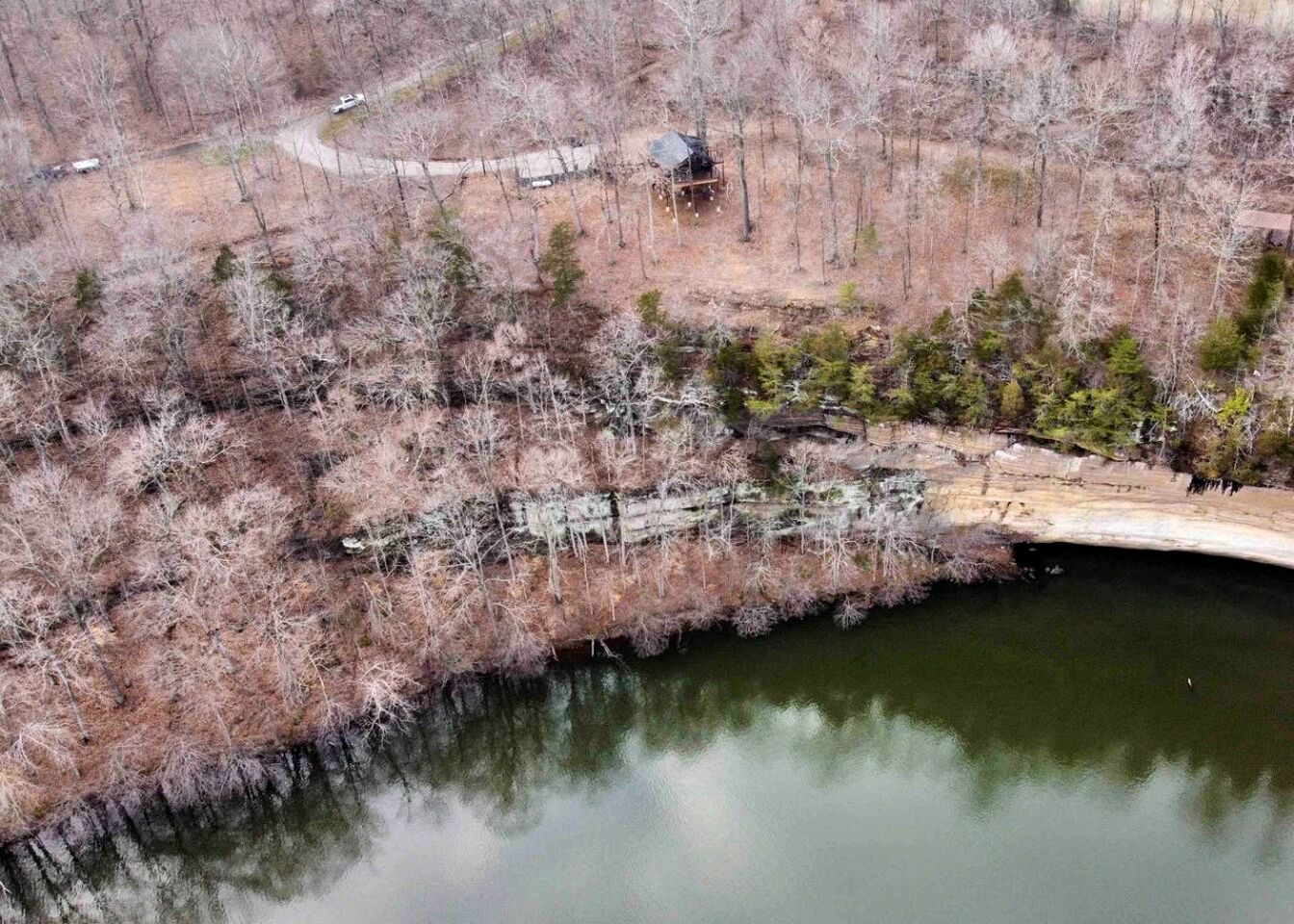 Luxury Lakeview Treehouse with Hot Tub and Private Dock Near Lake Malone, Kentucky