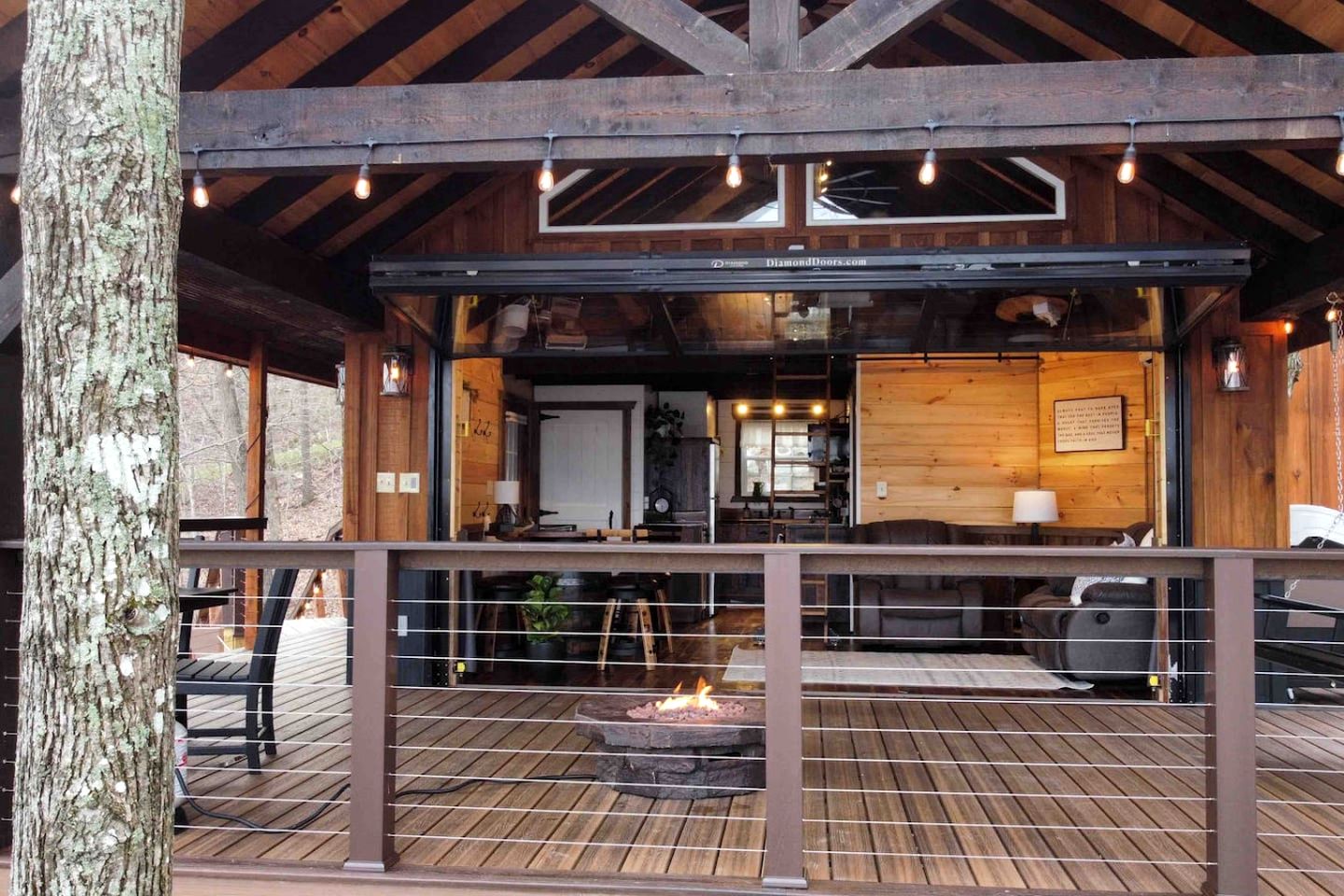 Luxury Lakeview Treehouse with Hot Tub and Private Dock Near Lake Malone, Kentucky