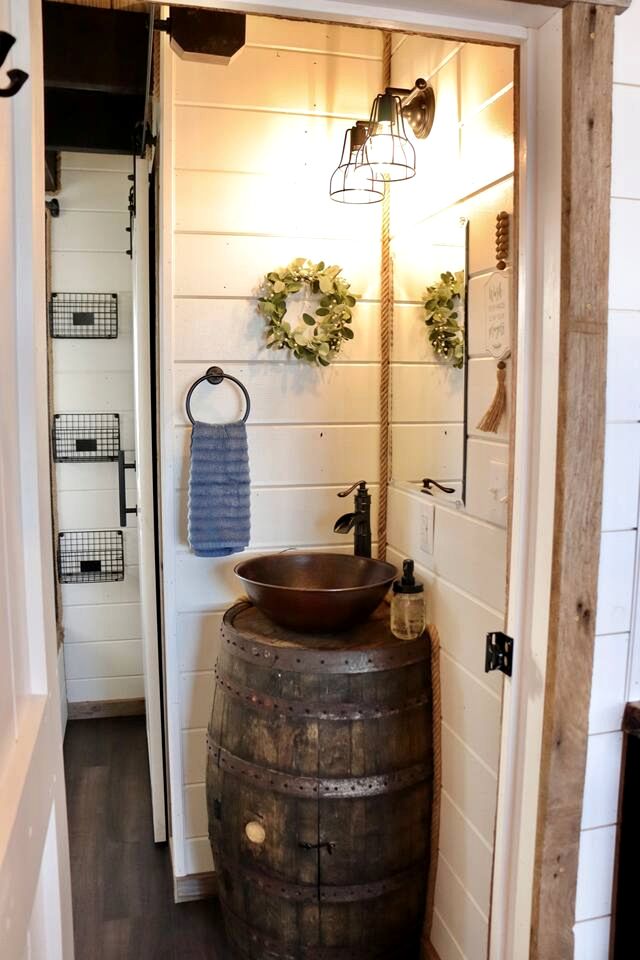 Luxury Lakeview Treehouse with Hot Tub and Private Dock Near Lake Malone, Kentucky