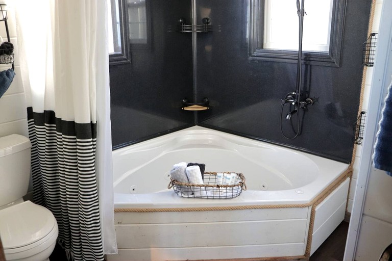 Tree Houses (United States of America, Lewisburg, Kentucky)