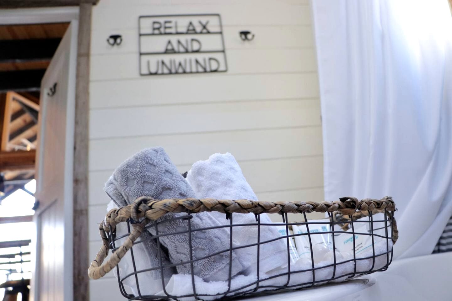 Luxury Lakeview Treehouse with Hot Tub and Private Dock Near Lake Malone, Kentucky