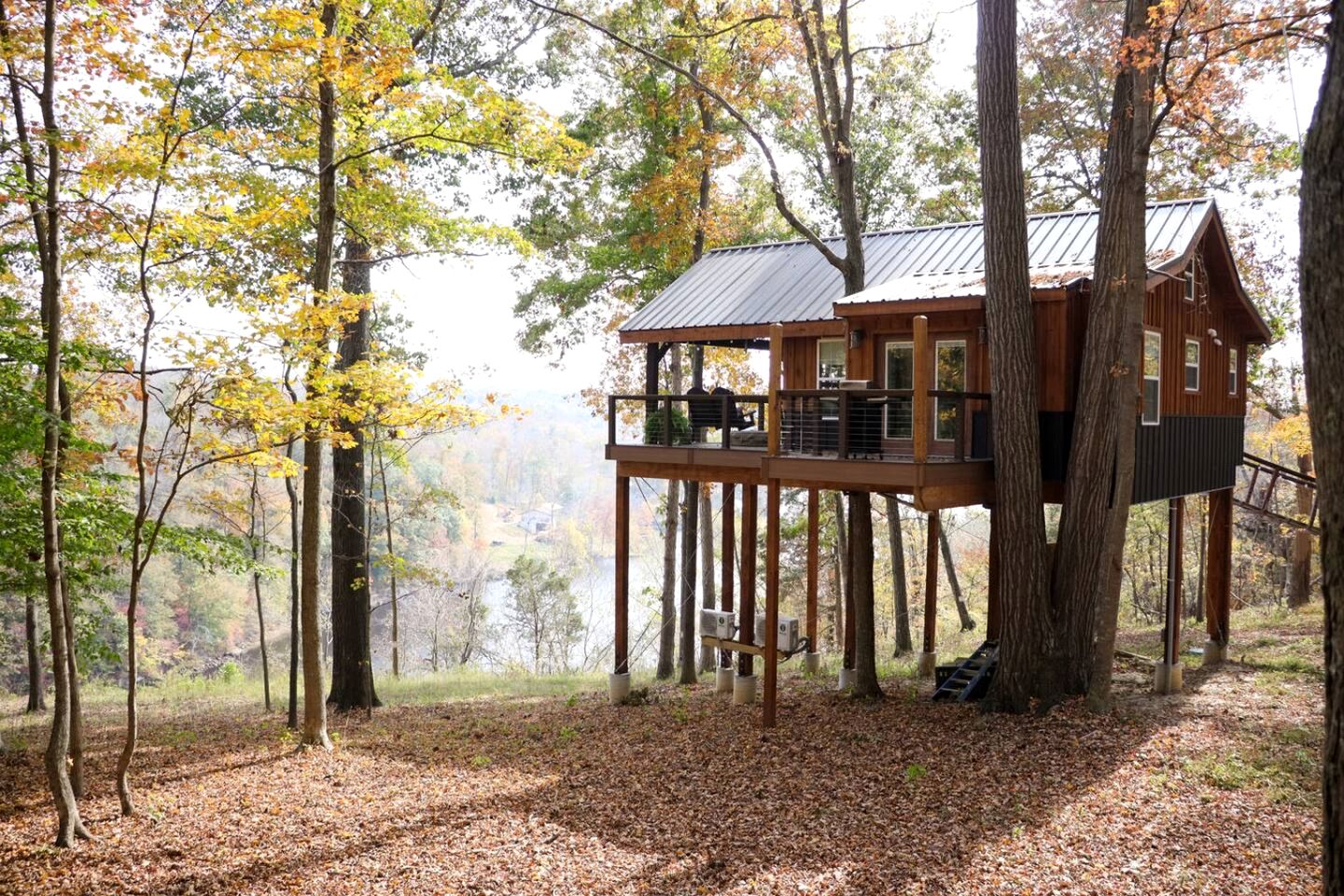 Luxury Lakeview Treehouse with Hot Tub and Private Dock Near Lake Malone, Kentucky