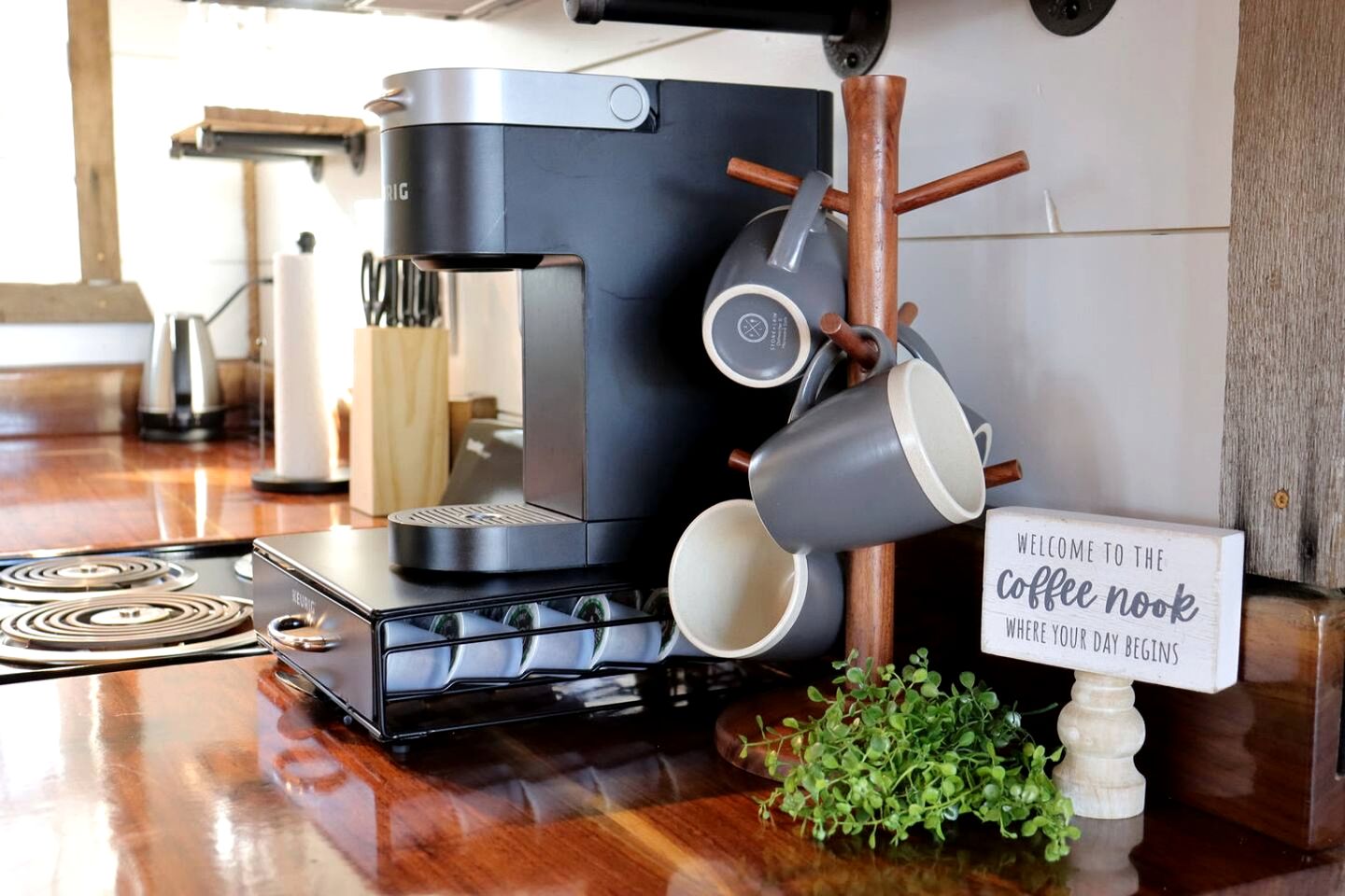 Luxury Lakeview Treehouse with Hot Tub and Private Dock Near Lake Malone, Kentucky