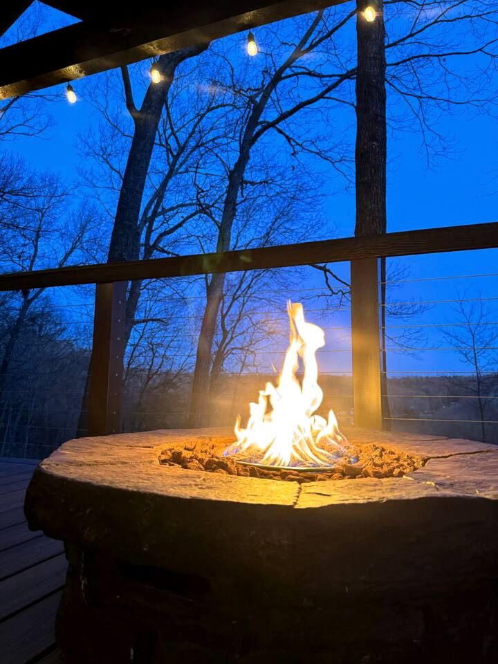 Luxury Lakeview Treehouse with Hot Tub and Private Dock Near Lake Malone, Kentucky