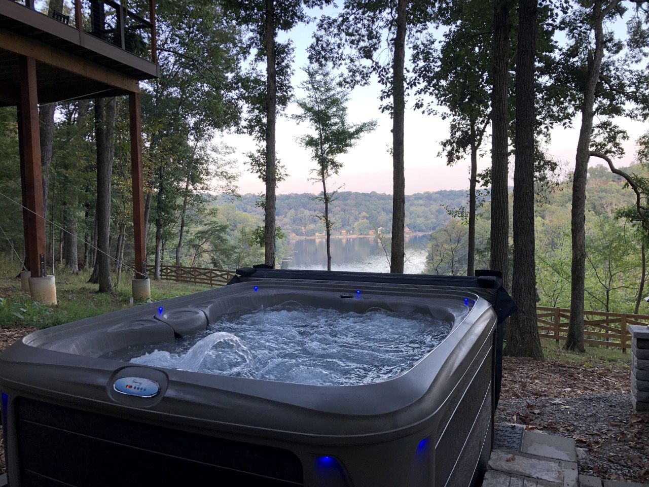 Luxury Lakeview Treehouse with Hot Tub and Private Dock Near Lake Malone, Kentucky