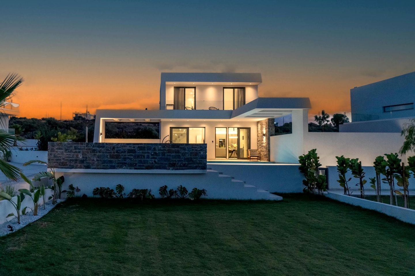 Modern Luxury Villa with Pool and Garden Oasis close to Beaches in Anissaras, Hersonissos Crete